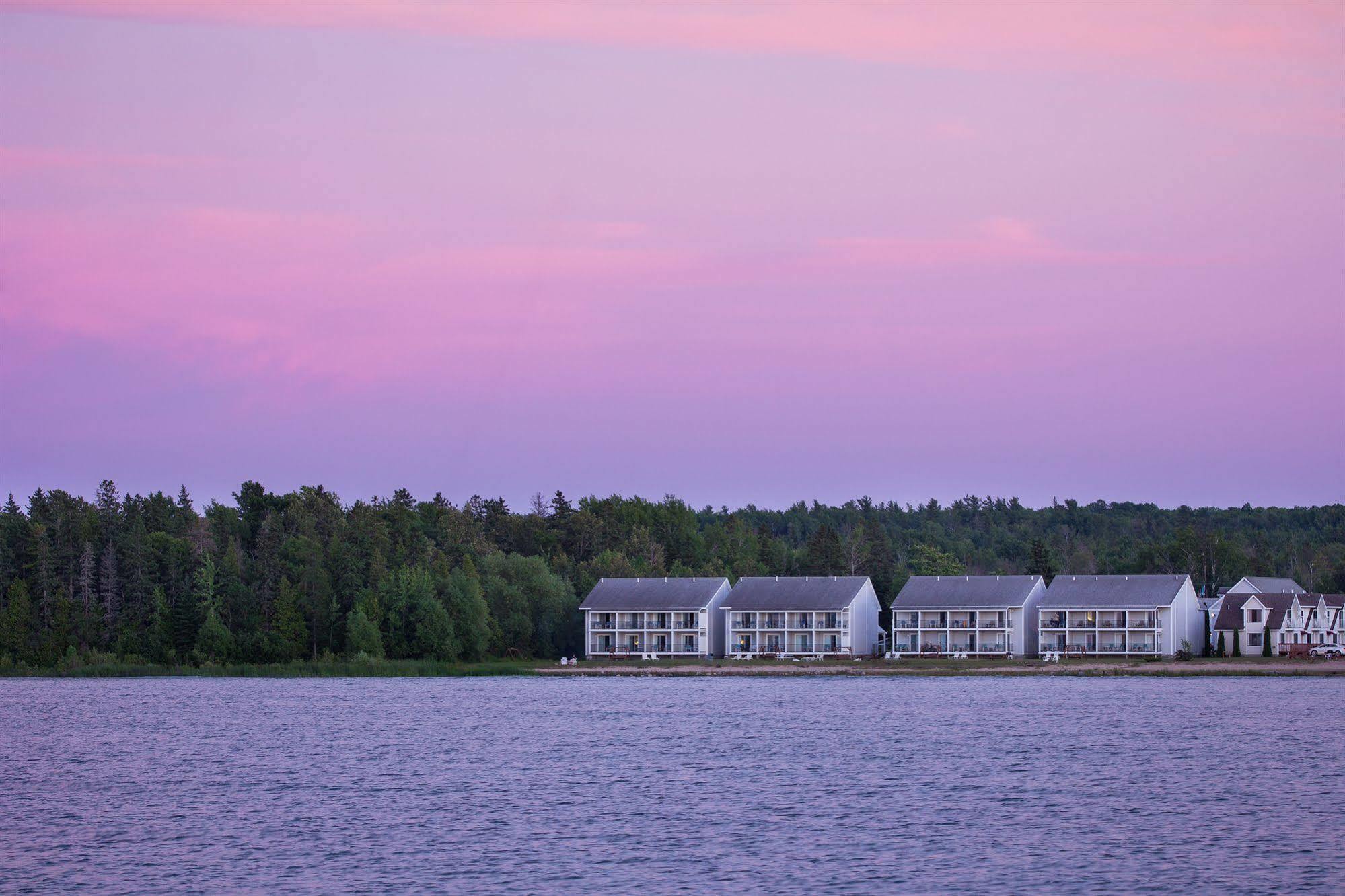 Clearwater Lakeshore Motel Mackinaw City Exterior foto